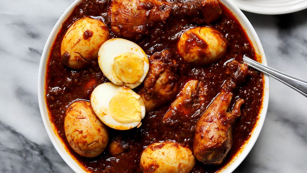 Irresistible Ethiopian Doro Wat: Spicy Chicken Stew Delight