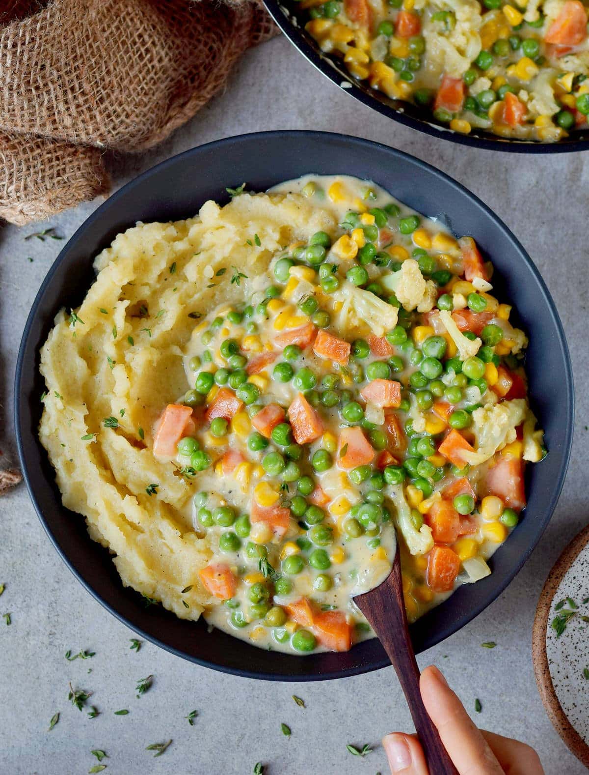 Creamed Peas And Carrots | With Mashed Potatoes (Vegan) - Elavegan